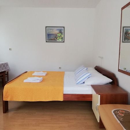 Apartments Nada - 100 M From Beach Кали Екстериор снимка