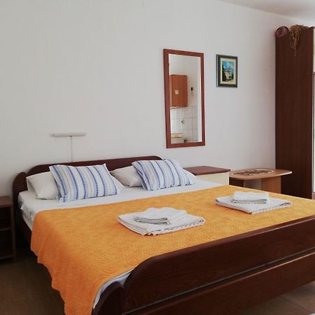 Apartments Nada - 100 M From Beach Кали Екстериор снимка