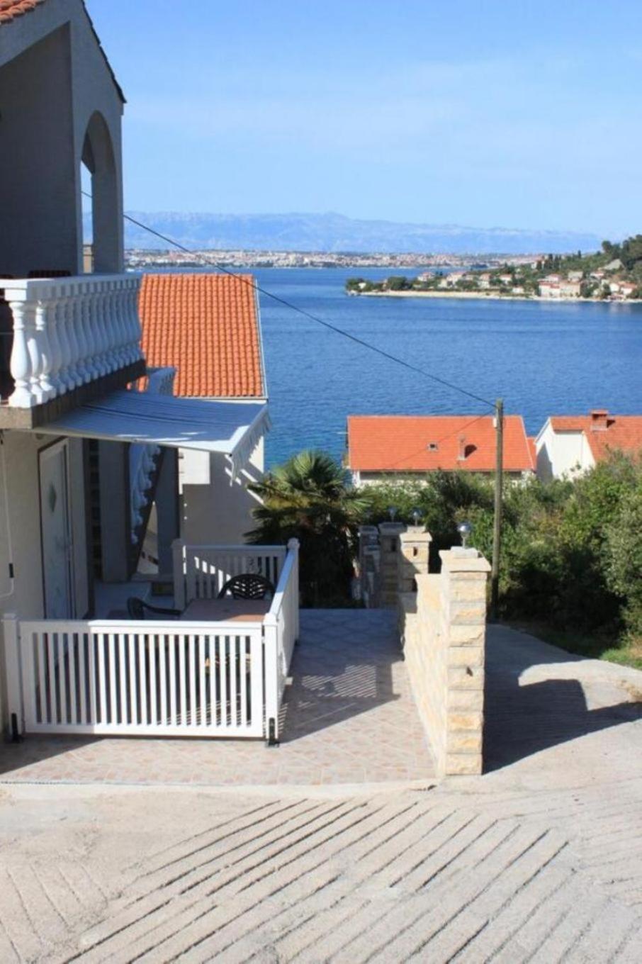 Apartments Nada - 100 M From Beach Кали Екстериор снимка